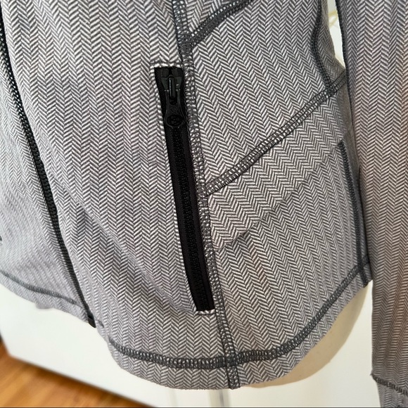 Lululemon Chevron Ruffle Jacket - Picture 5 of 9